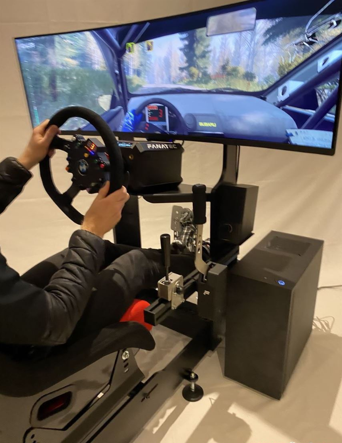 Driver training and esports simulator