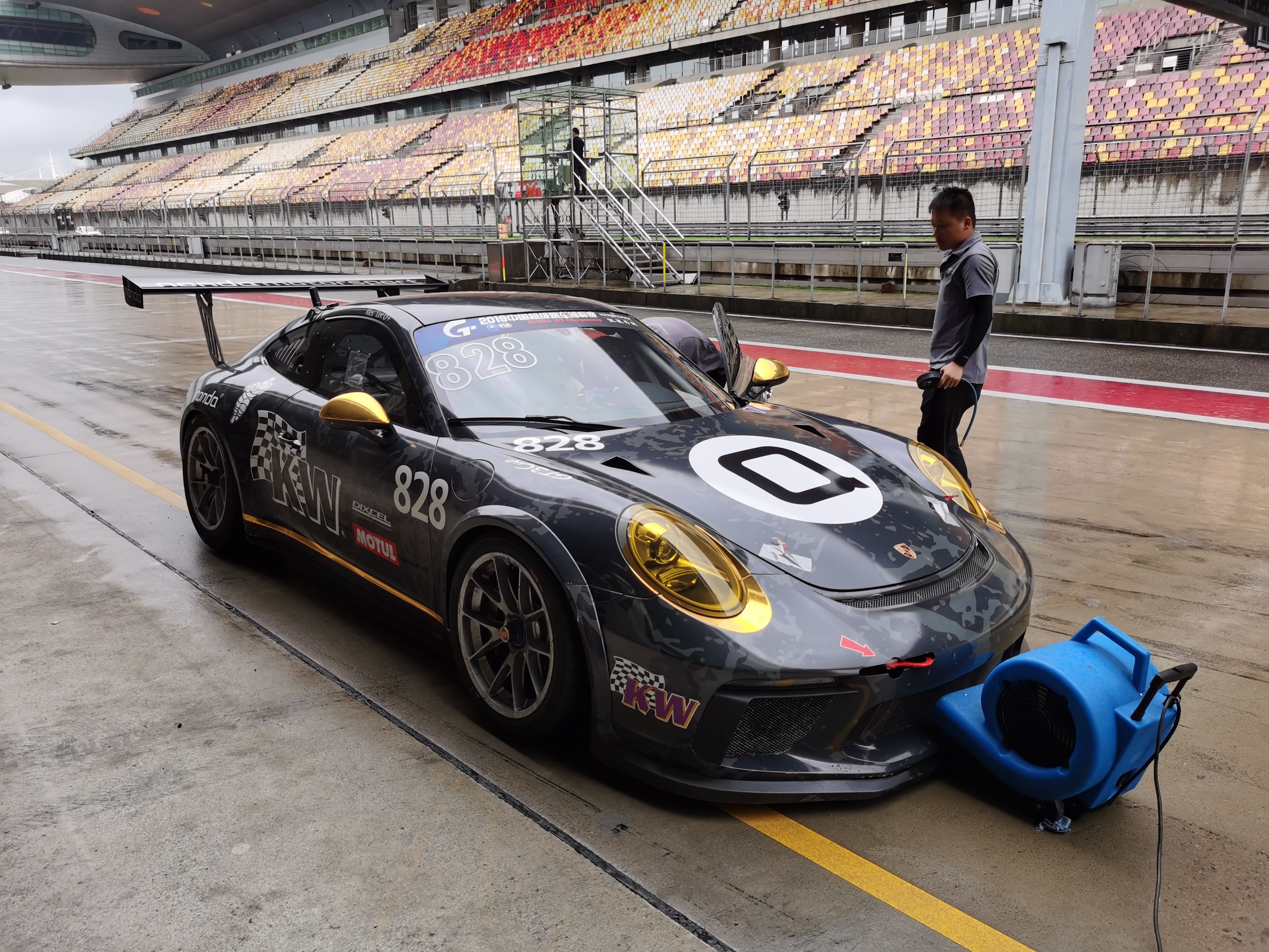 Porsche 911 GT3 CUP 991.2, coche de carreras actual a la venta, entregado en Shanghai