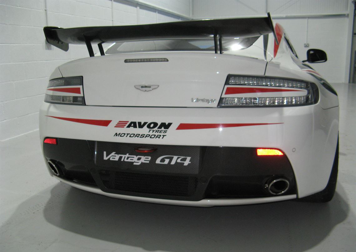 阿斯顿马丁Vantage Prodrive GT4