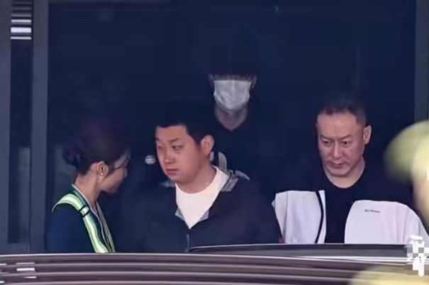 Uvádí se, že Wang Yibo dorazil do Šanghaje a zúčastní se zahájení sezóny China GT 2025 v Šanghaji.