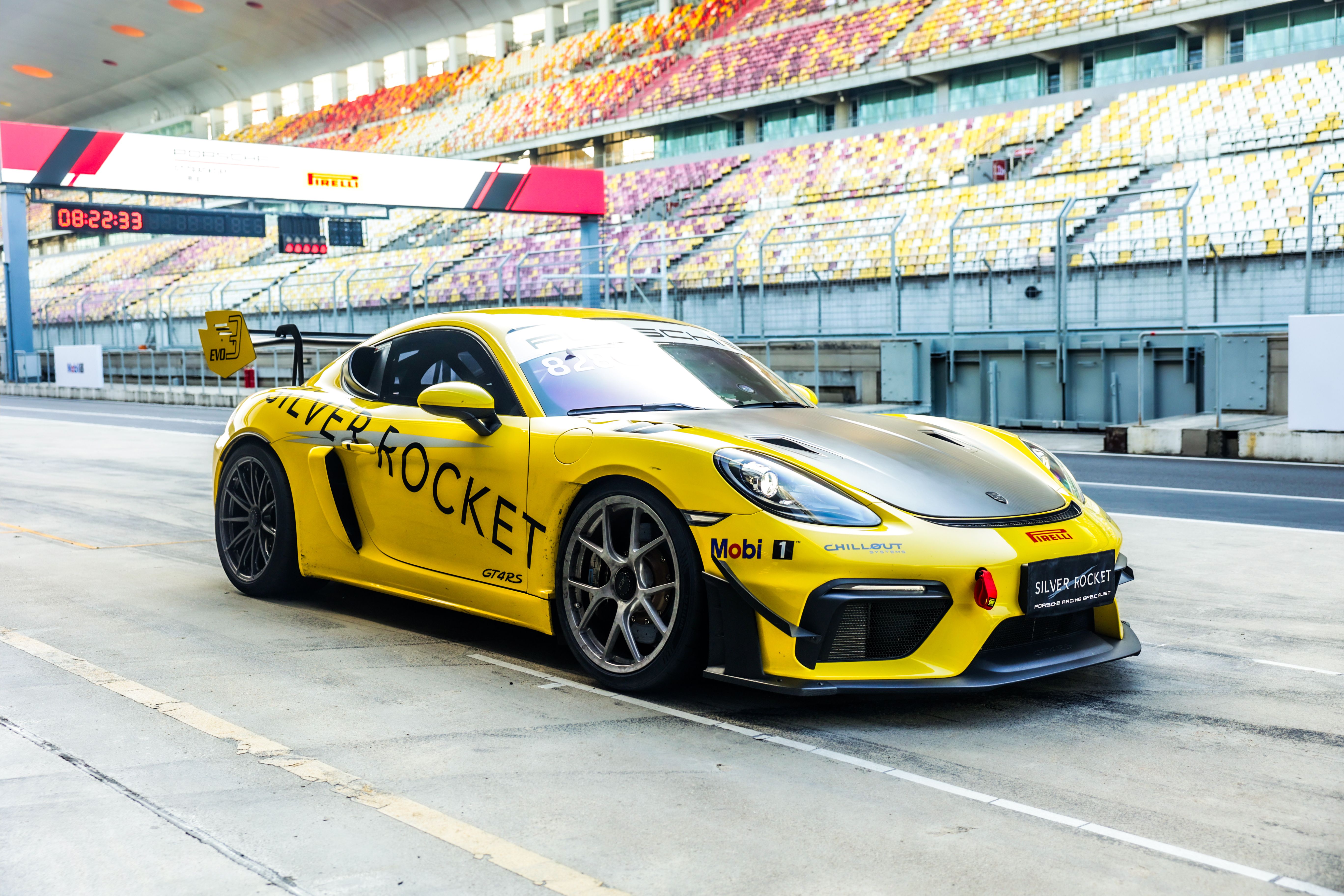 सिल्वर रॉकेट पोर्श 718 केमैन जीटी4 आरएस एसआर ईवीओ3 ने शंघाई इंटरनेशनल सर्किट में किसी प्रोडक्शन कार के लिए सबसे तेज लैप का रिकॉर्ड तोड़ दिया।