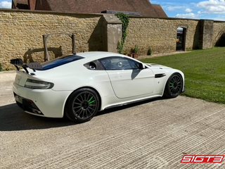 Aston Martin GT4