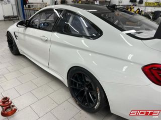 宝马 M4 GT4 EVO 2021