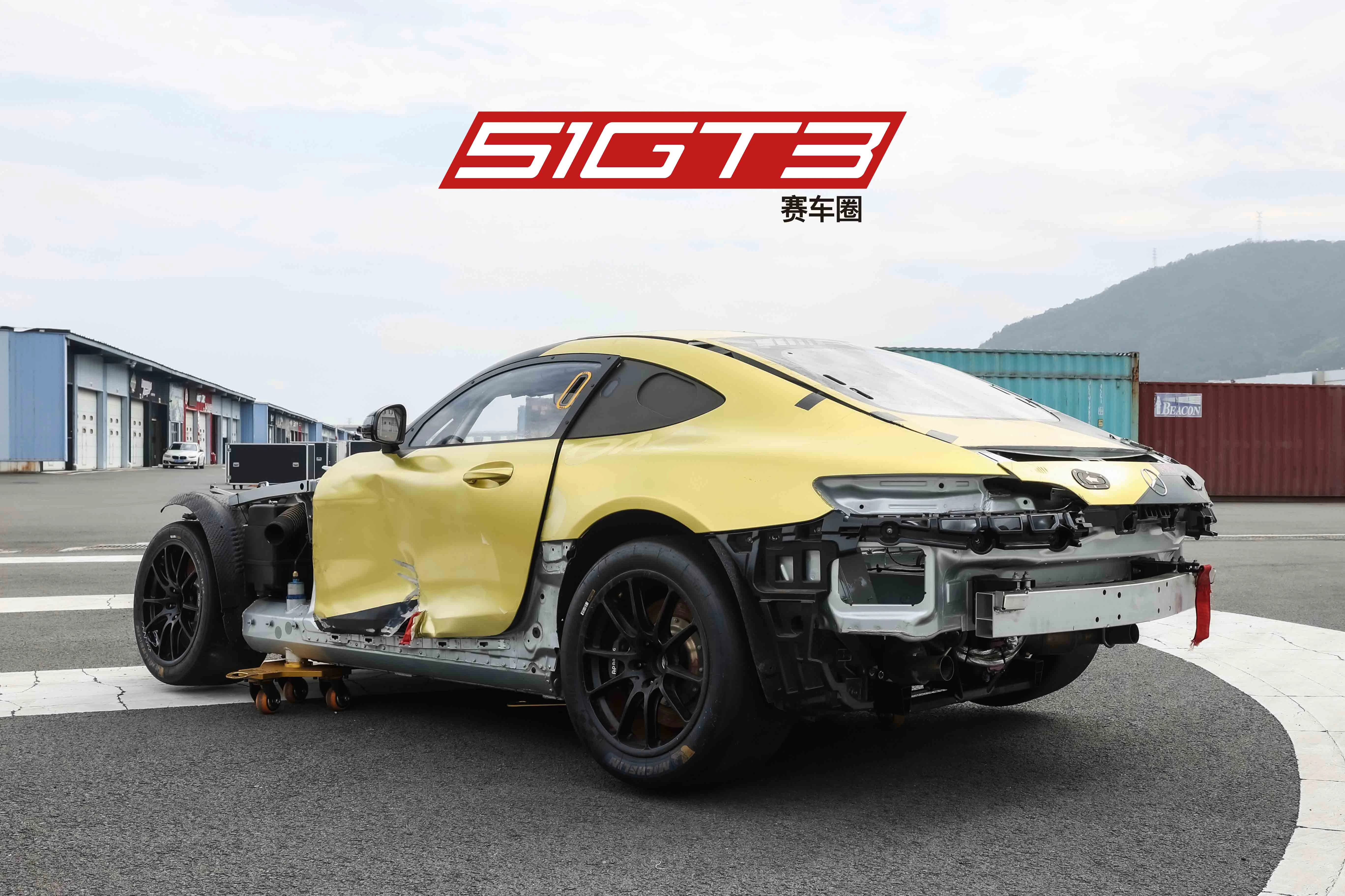 2019 Mercedes-Benz AMG GT4 #3 (severamente dañado)