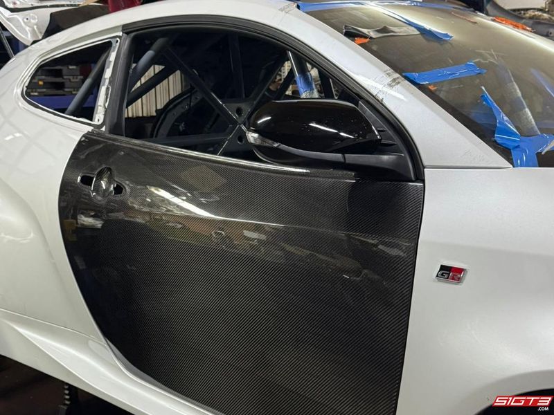 Dry prepeg carbon doors for GR Yaris