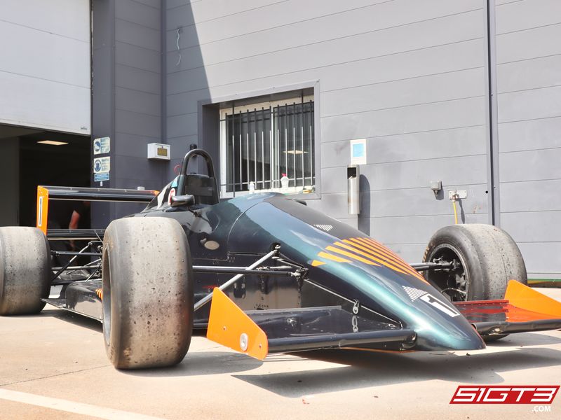 Podvozek Ralt RT32 z roku 1988 s převodovkou Hewland MK9