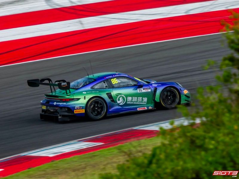 Weekend con doppia corona! Porsche in testa alla pista indonesiana