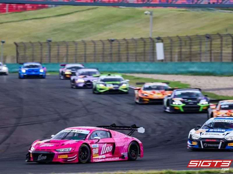 九台奥迪赛车出战 2025 China GT 中国超级跑车锦标赛上海站