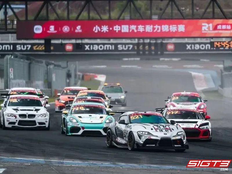 Οι RevX Racing και YOUME Team κέρδισαν η καθεμία τη νίκη στην ομάδα GTL1 στον εναρκτήριο αγώνα CEC Chengdu του 2025.