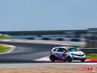 Xi'an Carman Racing merayakan kemenangan podium berturut-turut di Stasiun Ningbo CEC 2025