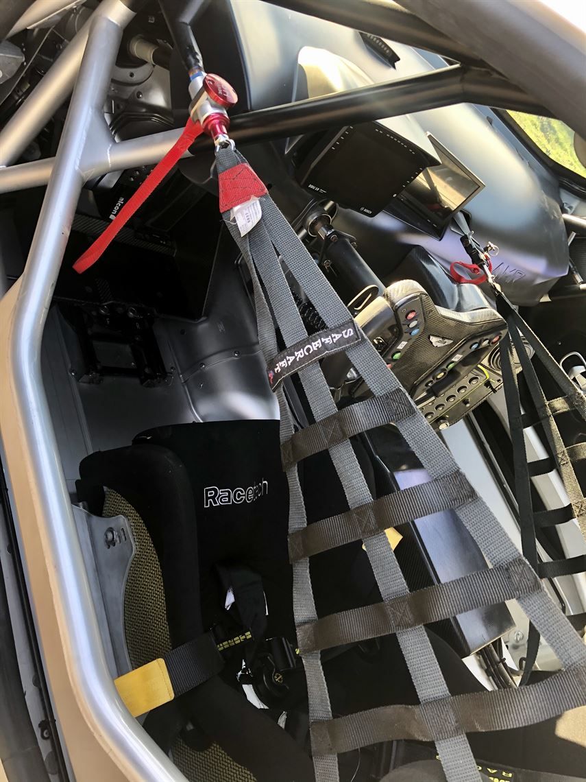 2辆2019款阿斯顿马丁GT4赛车 * 出售/季租 *