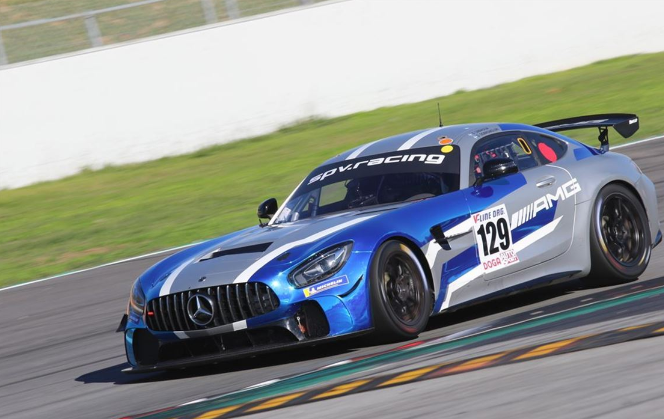 梅赛德斯 AMG GT4 铱银色，带空调