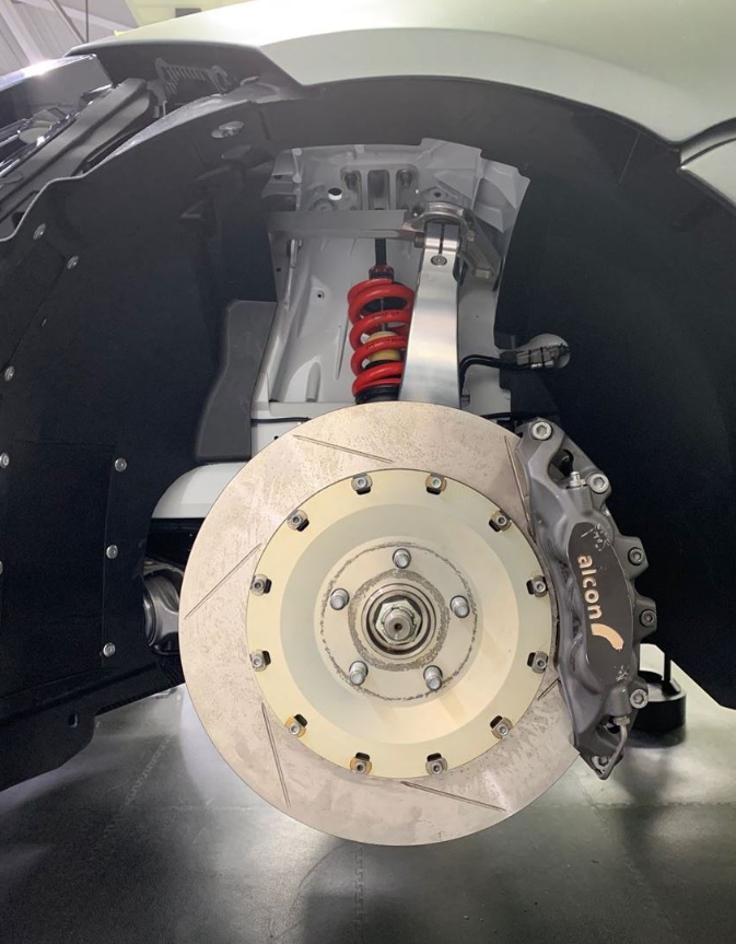 两辆捷豹F-Type GT4赛车 + 大量备件