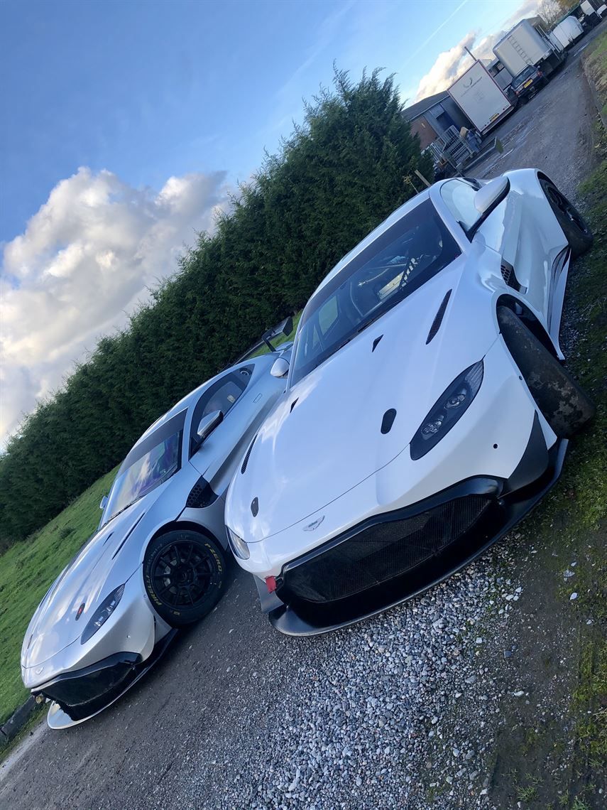 2辆2019款阿斯顿马丁GT4赛车 * 出售/季租 *