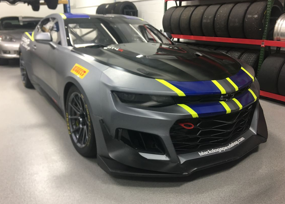 科迈罗 GT4.R 赛车