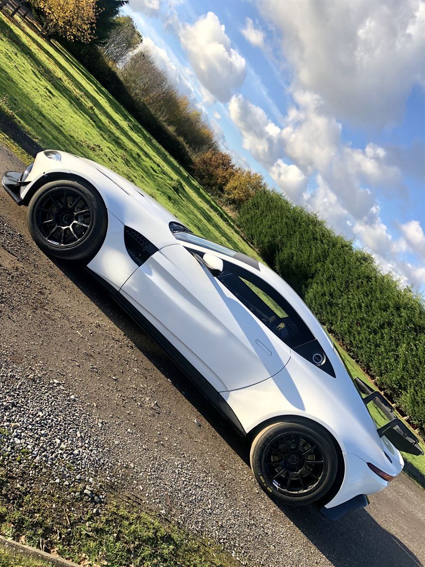 2辆2019款阿斯顿马丁GT4赛车 * 出售/季租 *