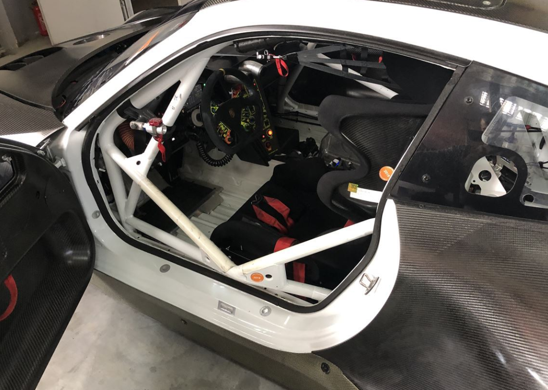 吴X同款，保时捷 911 GT3 R，结实耐撞