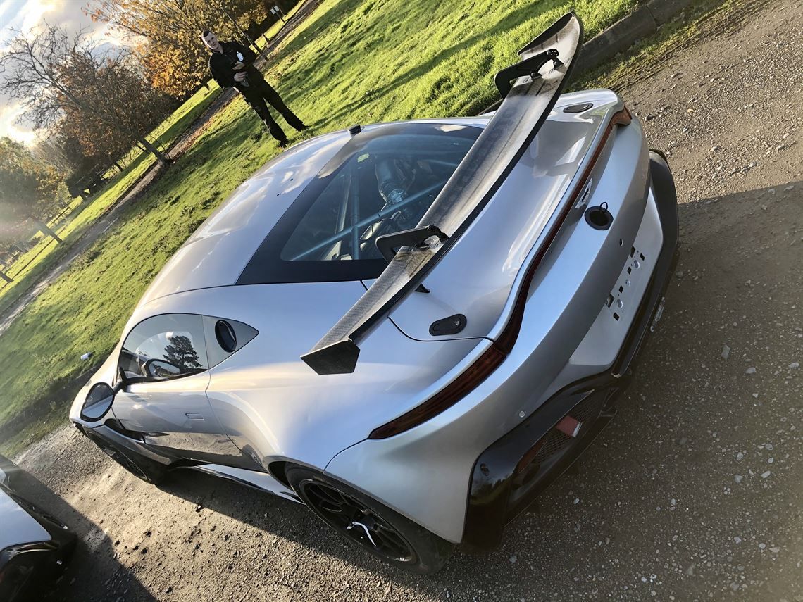 2辆2019款阿斯顿马丁GT4赛车 * 出售/季租 *