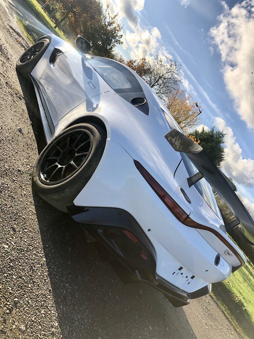 2辆2019款阿斯顿马丁GT4赛车 * 出售/季租 *