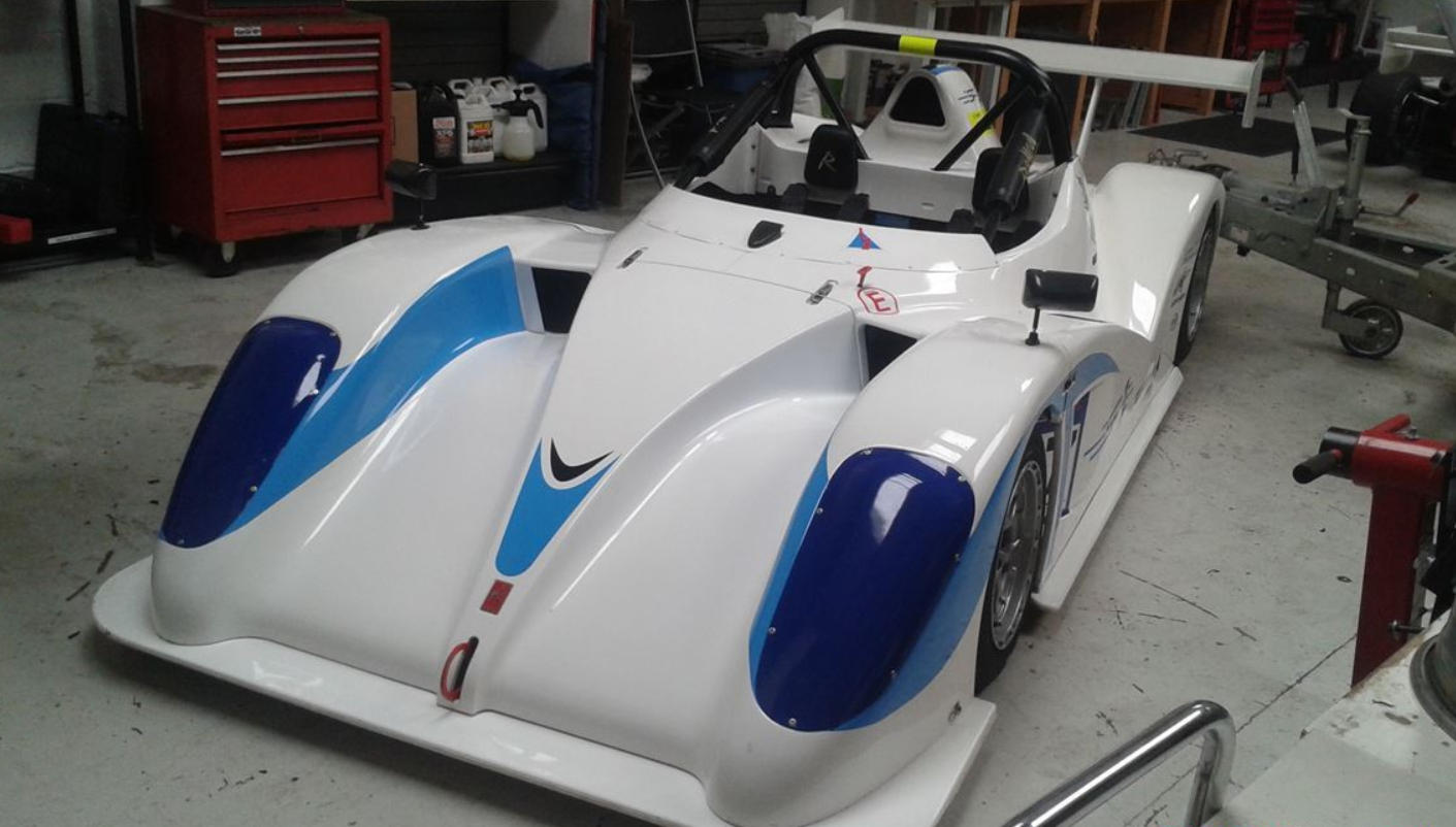 两辆Radical SR1，赛道日