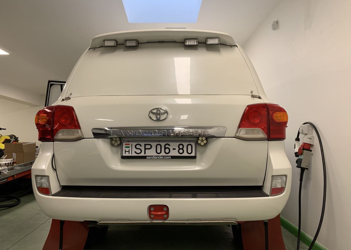 丰田陆地巡航舰 VDJ 200 T2 Rally Raid Car