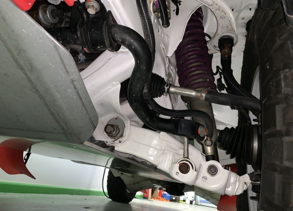 丰田陆地巡航舰 VDJ 200 T2 Rally Raid Car