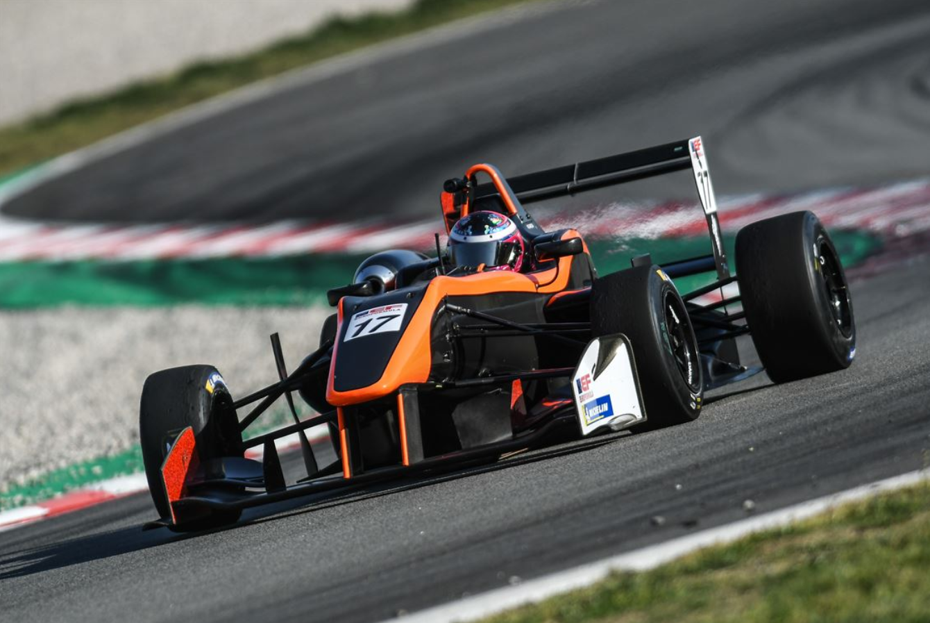 三辆F3赛车+运输车