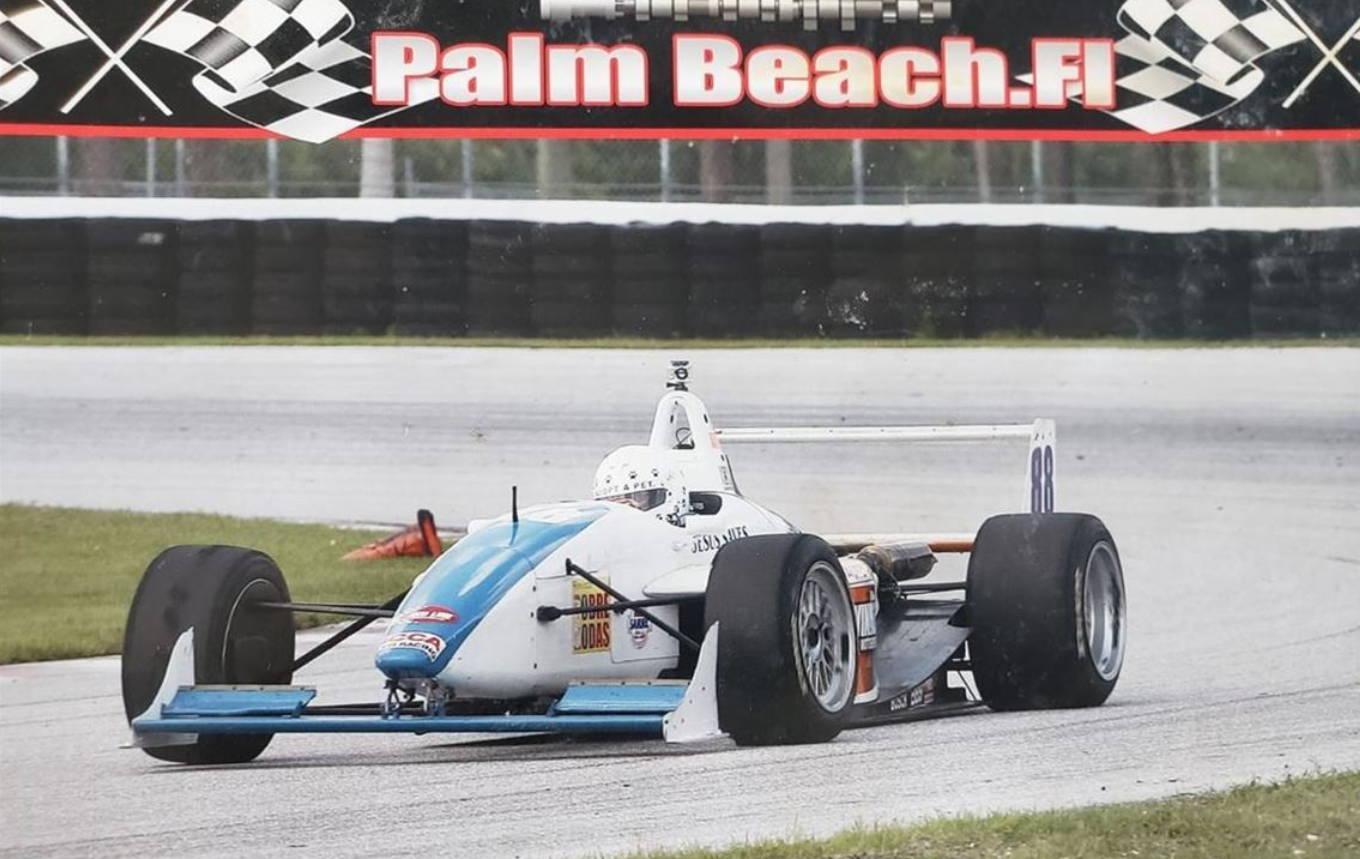 两辆FORMULA ATLANTIC