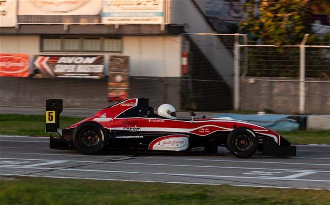 DALLARA F302，铃木K8 1.4L发动机