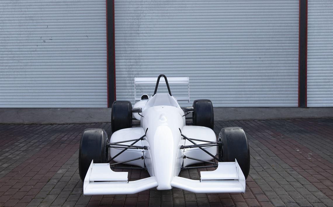4 X DALLARA FORMULA 3 赛车，备件和工具