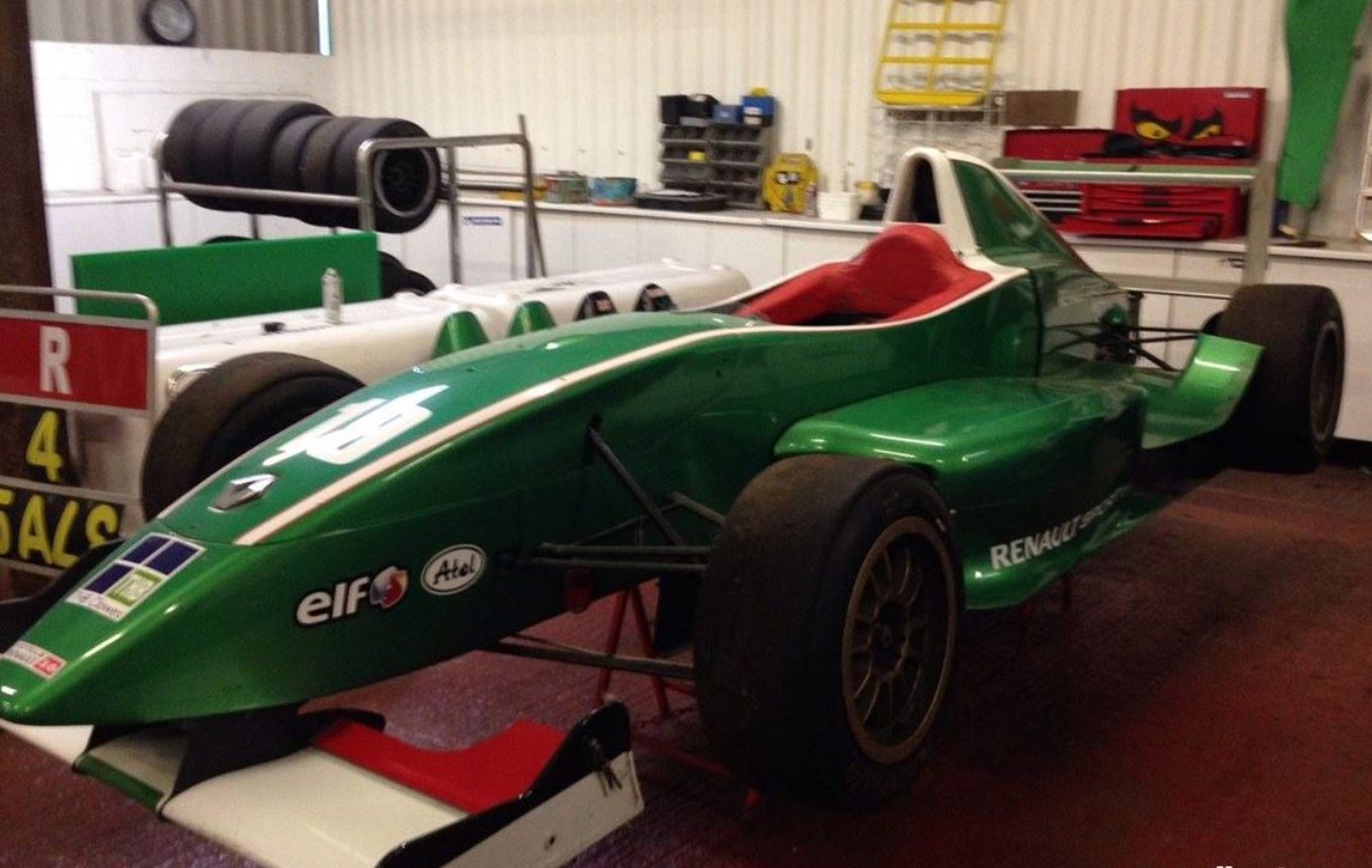 雷诺方程式Tatuus，滚动底盘