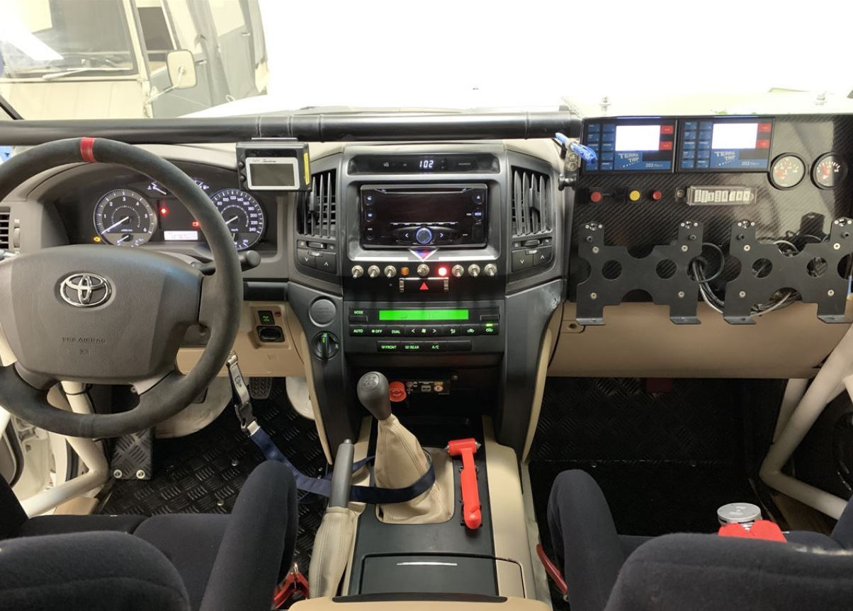 丰田陆地巡航舰 VDJ 200 T2 Rally Raid Car