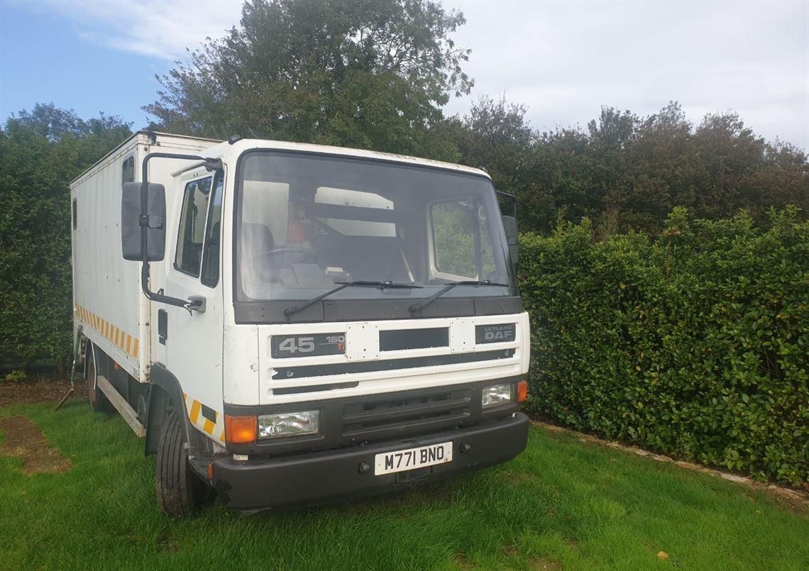 Radical SR3 RS赛车，1995 Leyland Daff运输车
