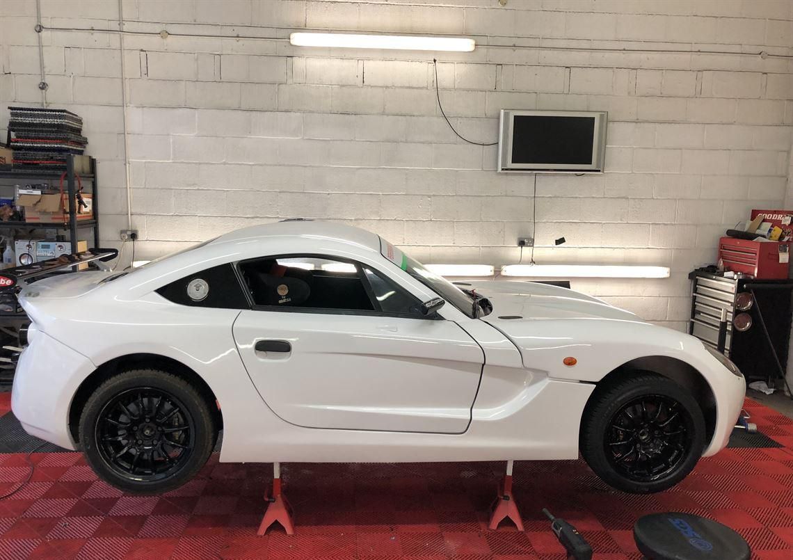 Ginetta G40 Junior，有两辆