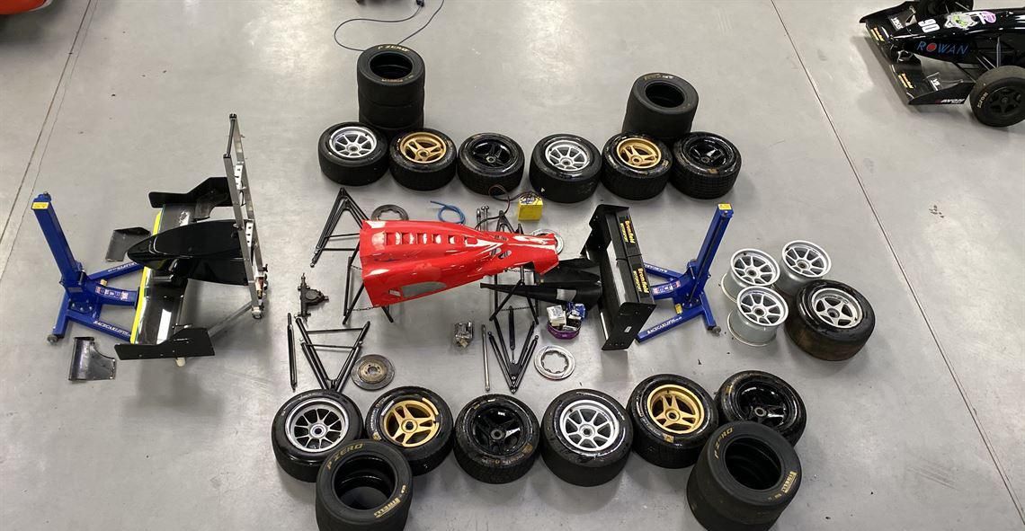 Dallara 301 F3 Monoposto+备件