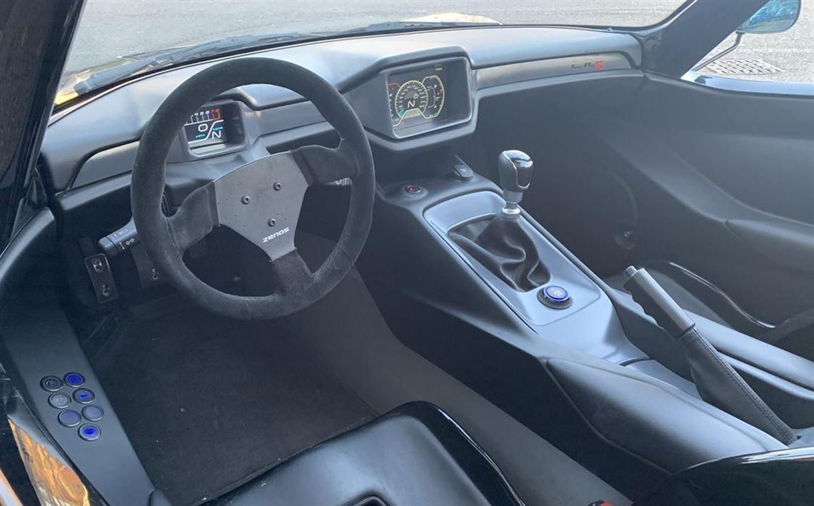 Zenos E10S，左舵，意大利注册