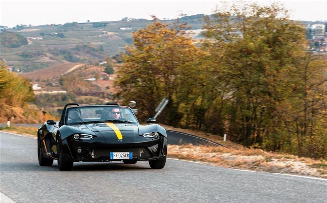 Zenos E10S，左舵，意大利注册