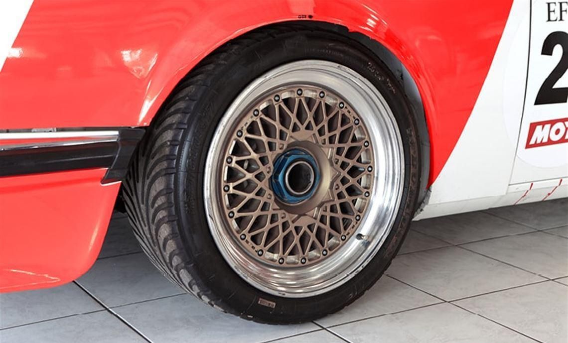 بي إم دبليو E24