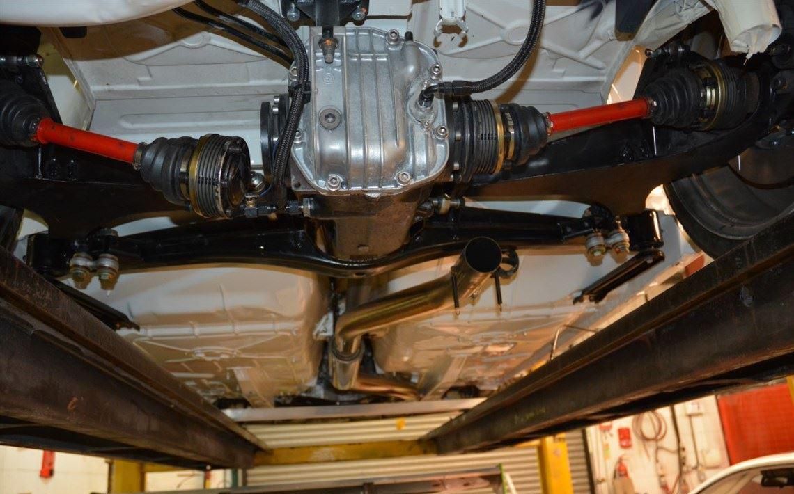 بي إم دبليو E24