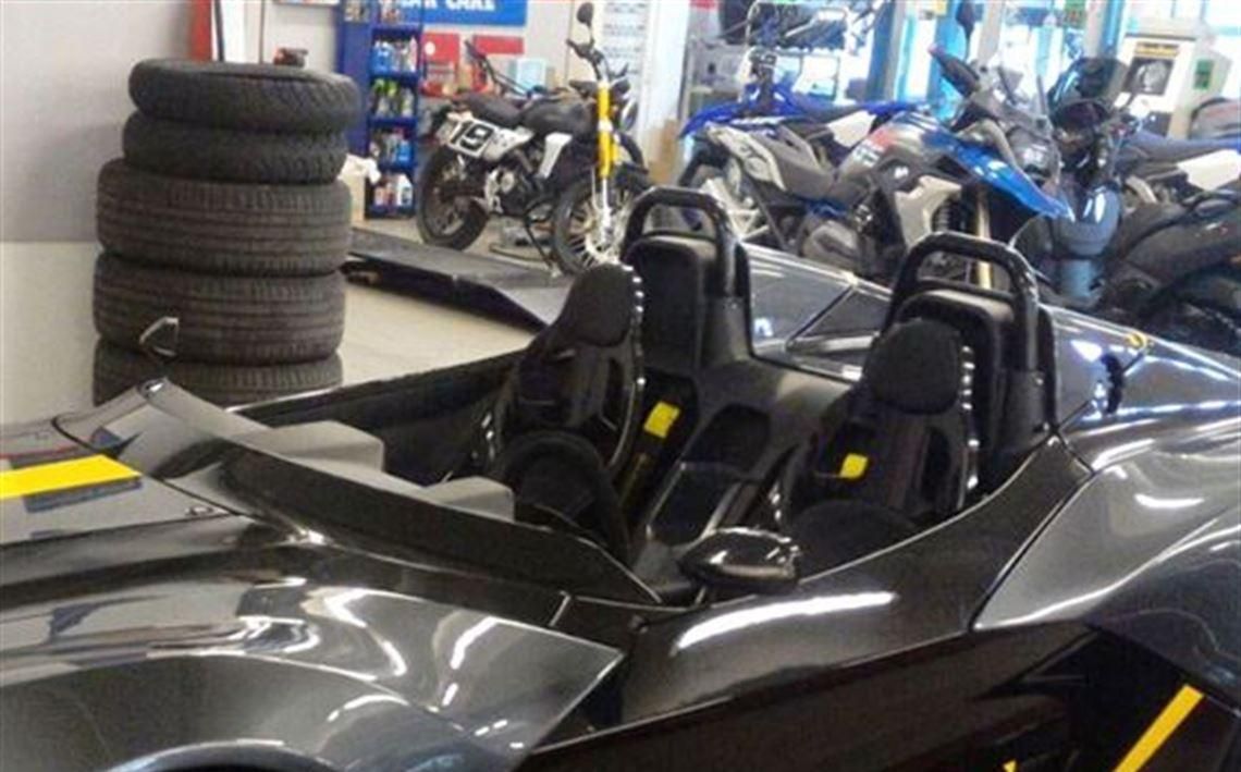 Zenos E10S，左舵，意大利注册