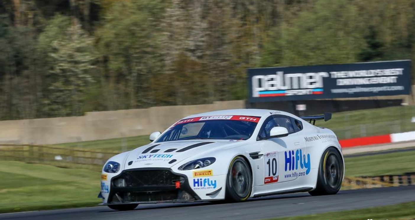 阿斯顿马丁GT4赛车