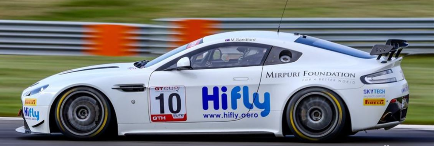 阿斯顿马丁GT4赛车