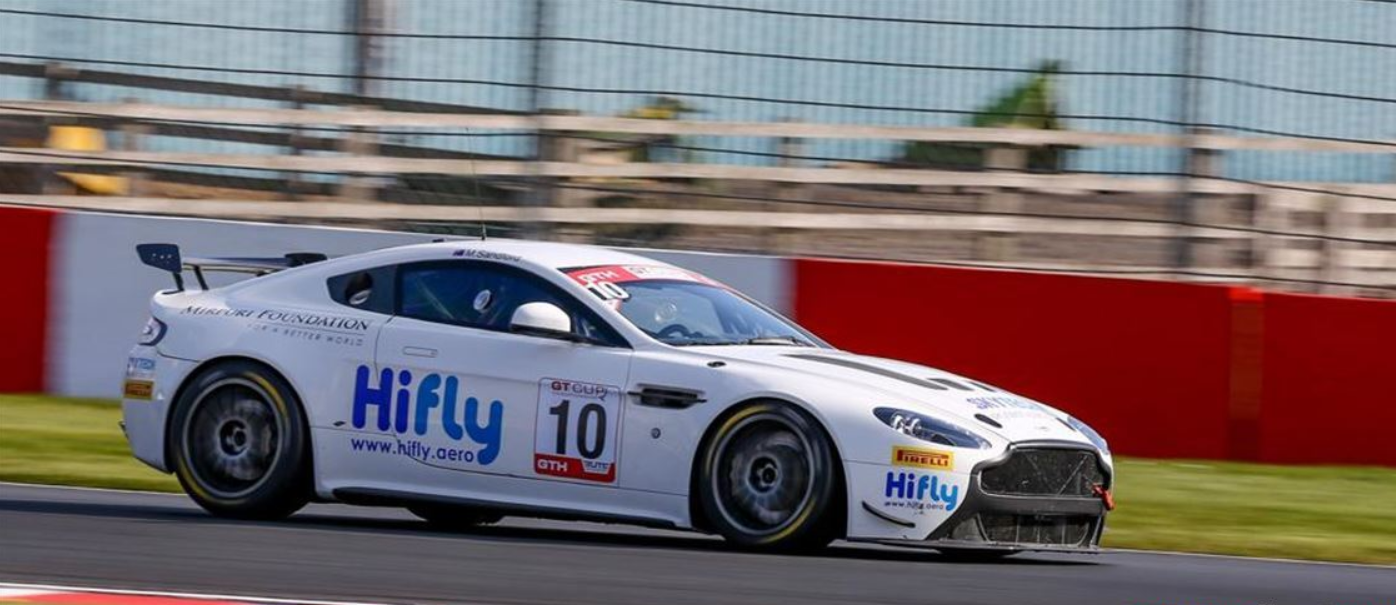 阿斯顿马丁GT4赛车