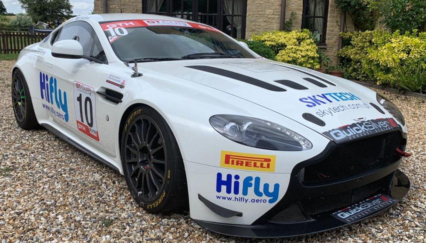 阿斯顿马丁GT4赛车