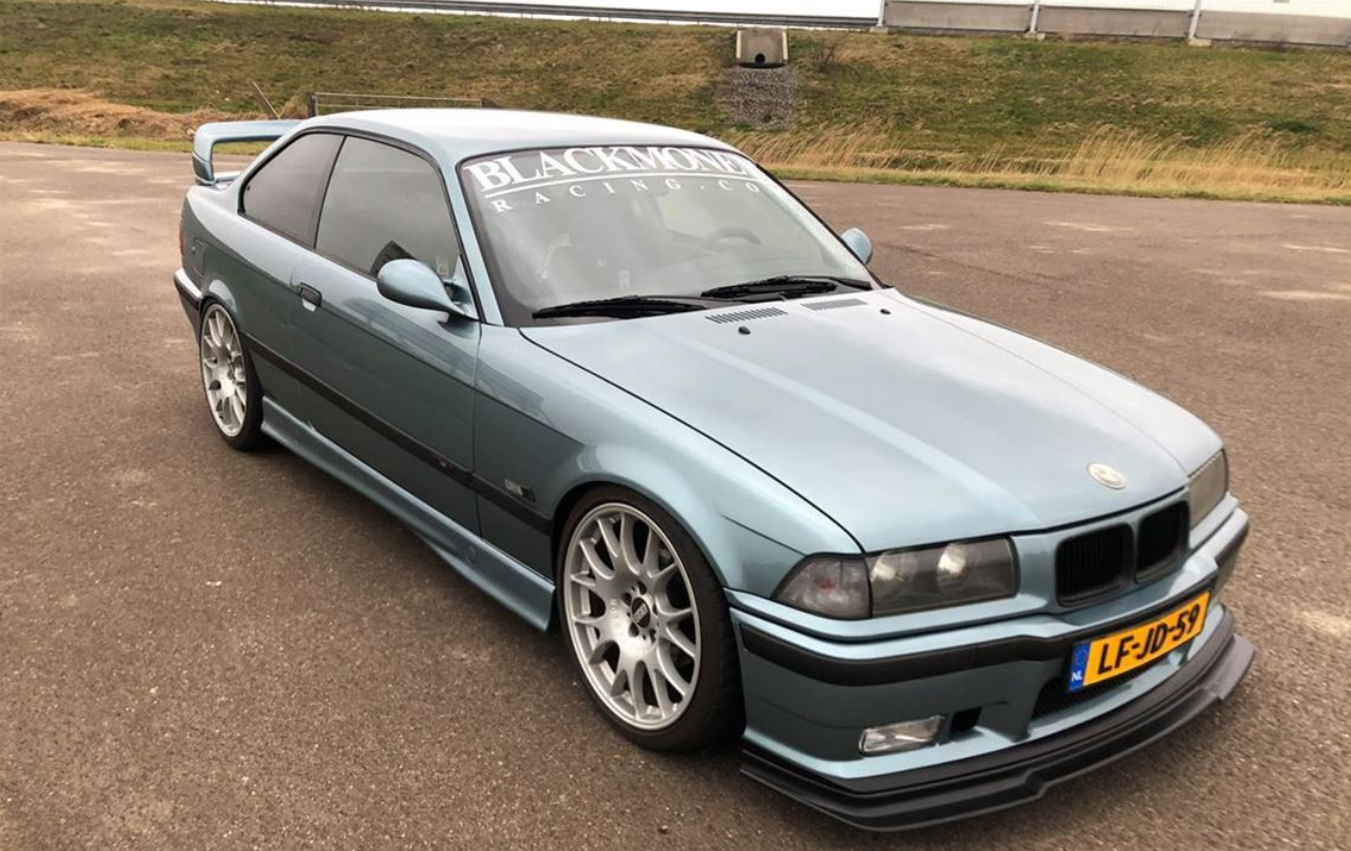 宝马328i，道路合法