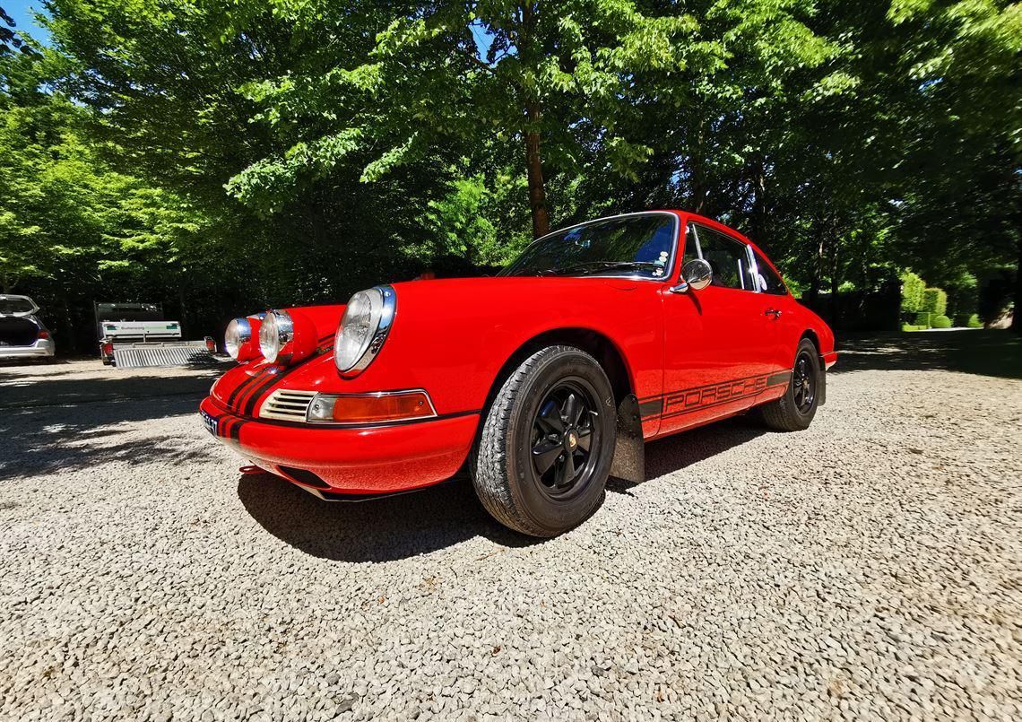 1966 Porsche (保時捷) 911 2.4