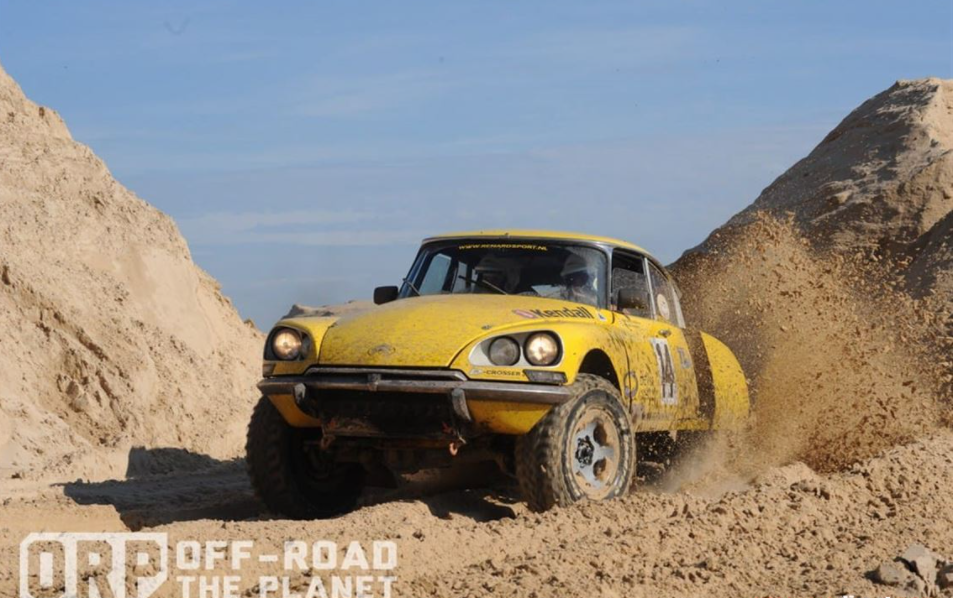 Citroën DS / Toyota Landcruiser 拉力赛车