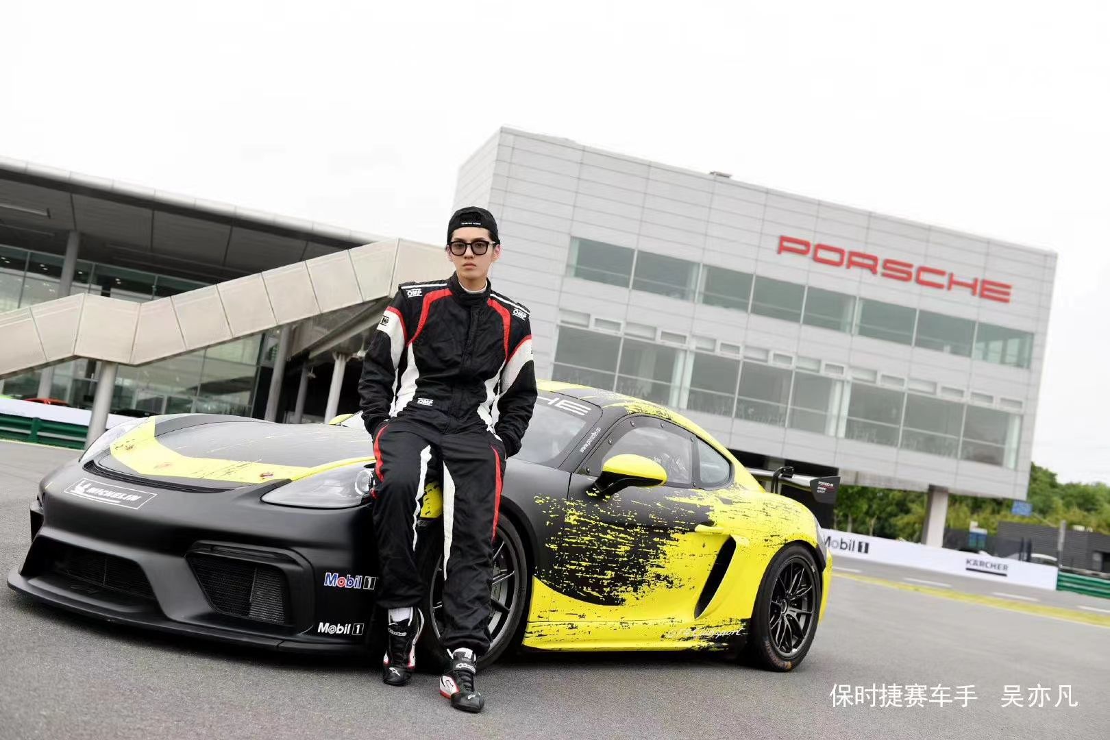 Porsche Cayman 718 GT4 z pakietem MR