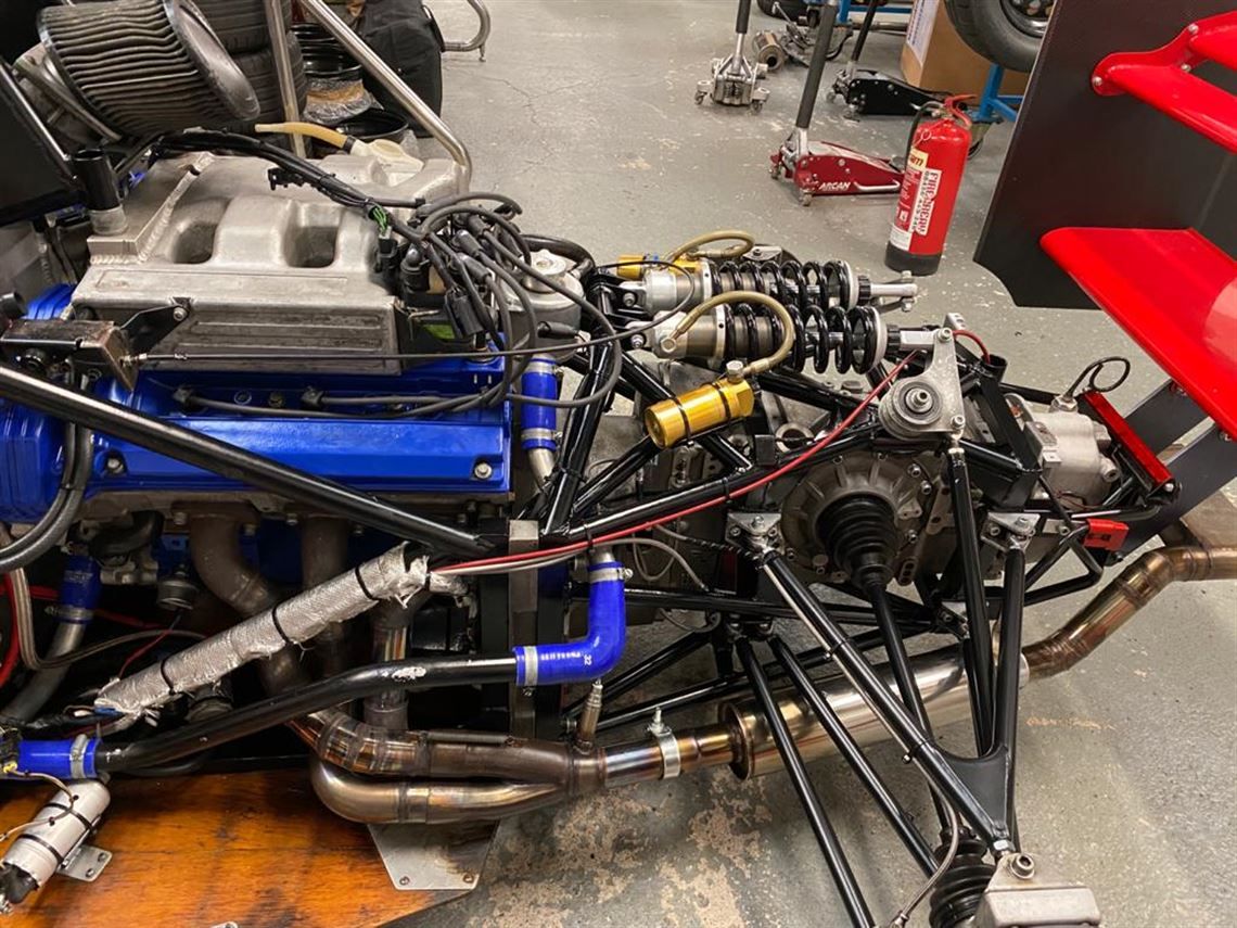 两座方程式赛车