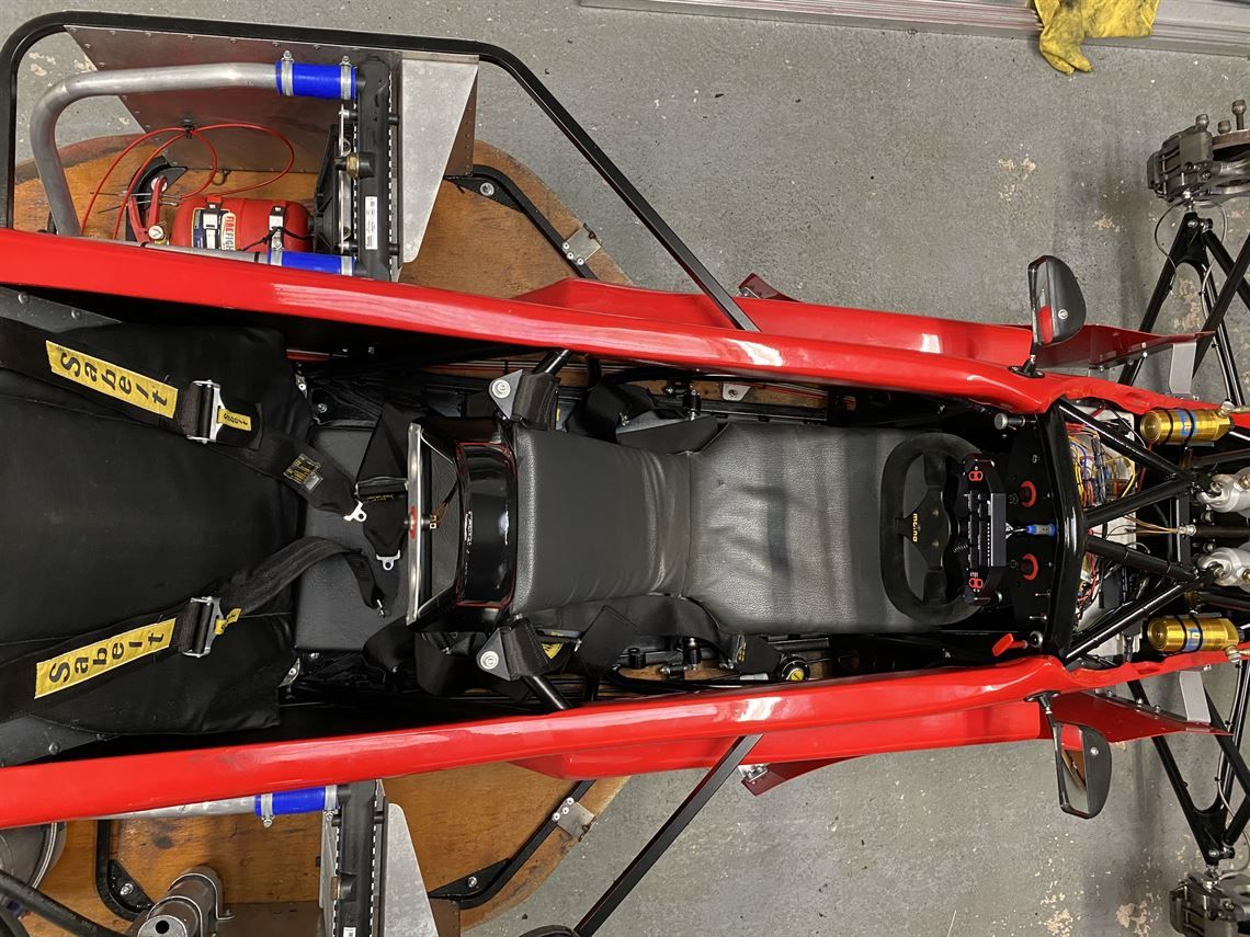 两座方程式赛车